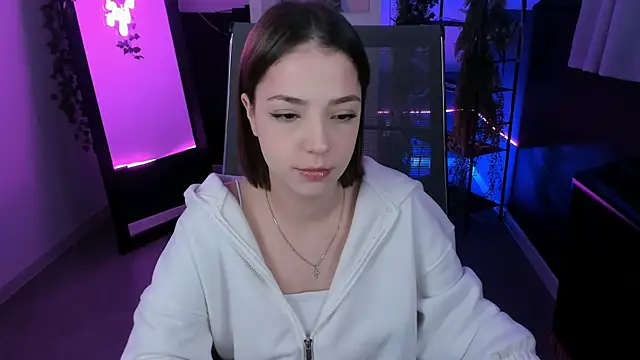 PamBeesly online show from 10-21-25, 06:36