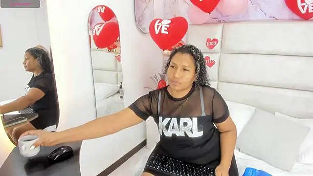 AnthonelaRusso  online show from 02-18-25, 03:31