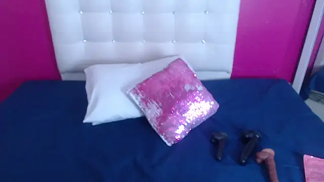 Snapshot of tinyy_whore18 chatting on 02-12-26, 06:52 tinyy whore18 online show from 02-12-26, 06:52