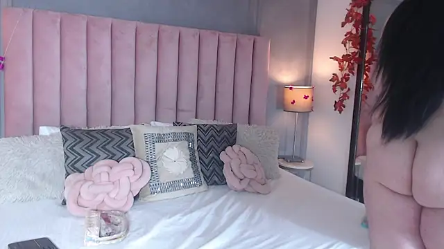 Snapshot of ScarlettDreamss7 chatting on 01-23-25, 11:37 ScarlettDreamss7 online show from 01-23-25, 11:37