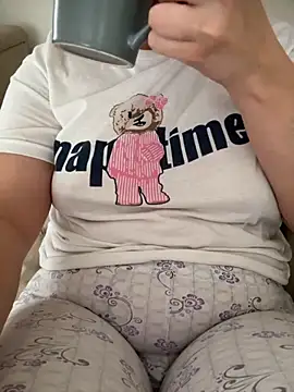 Snapshot of haskadin chatting on 10-24-25, 12:23 haskadin online show from 10-24-25, 12:23