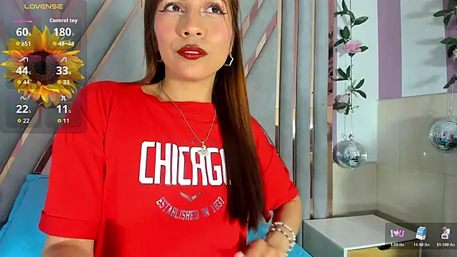 emili clark online show from 11-21-25, 08:18