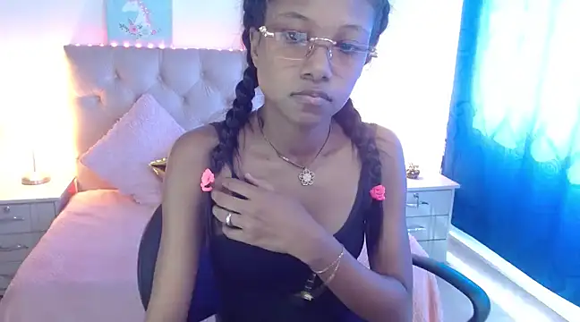 Snapshot of LITTLEDOLLHOT chatting on 01-24-25, 05:53 LITTLEDOLLHOT online show from 01-24-25, 05:53