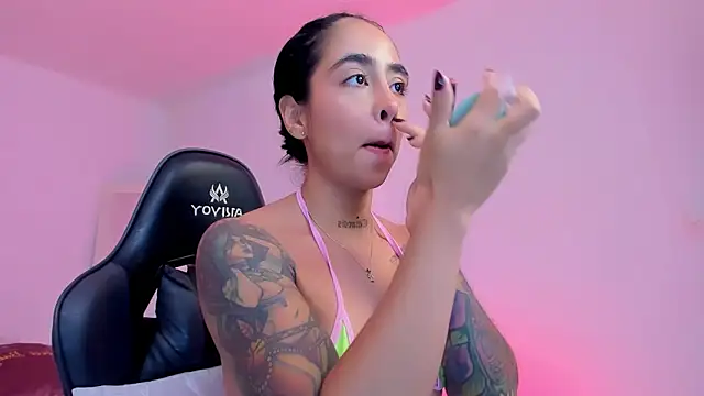 sophierooy22 online show from 06-09-26, 01:45
