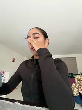 sophierooy22 online show from 06-17-26, 03:24