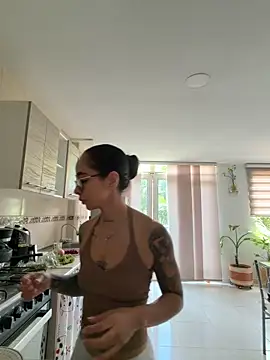 sophierooy22 online show from 06-18-26, 05:28