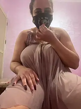 Snapshot of Lola-Sexxx chatting on 02-04-25, 12:11 Lola-Sexxx online show from 02-04-25, 12:11