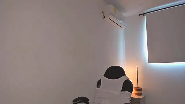 brithany olson25 online show from 03-18-25, 12:47