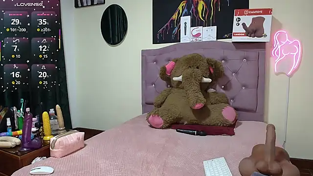 Emmie Hot online show from 05-11-26, 12:00