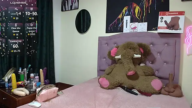 Emmie Hot online show from 05-13-26, 11:51