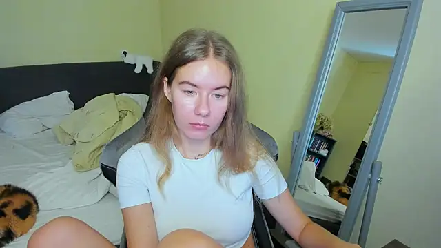 EmilyPaw online show from 09-27-25, 08:52