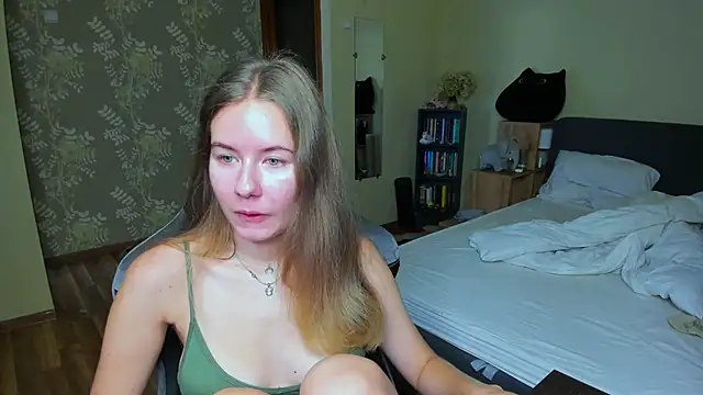 EmilyPaw online show from 10-04-25, 09:07