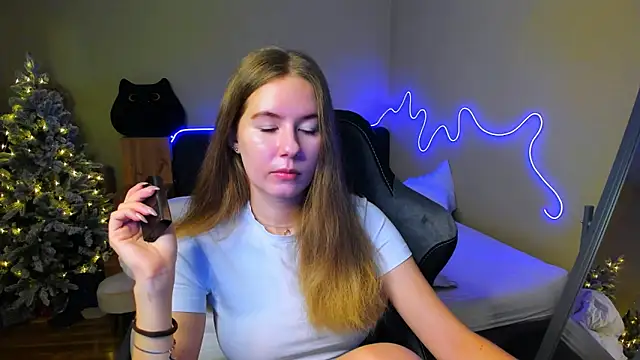 EmilyPaw online show from 12-20-25, 10:00