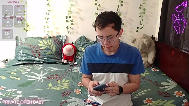 Snapshot of Tina_4_Charlie chatting on 11-02-25, 12:40 Tina 4 Charlie online show from 11-02-25, 12:40