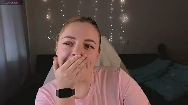 Snapshot of Hanna_melon chatting on 10-12-25, 08:35 Hanna melon online show from 10-12-25, 08:35