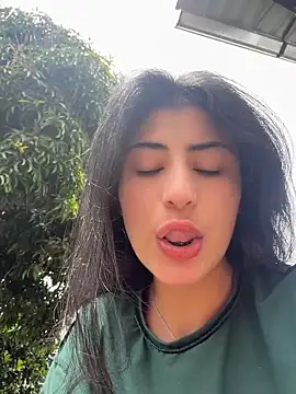 Snapshot of fiorella_paris chatting on 04-25-26, 06:05 fiorella paris online show from 04-25-26, 06:05