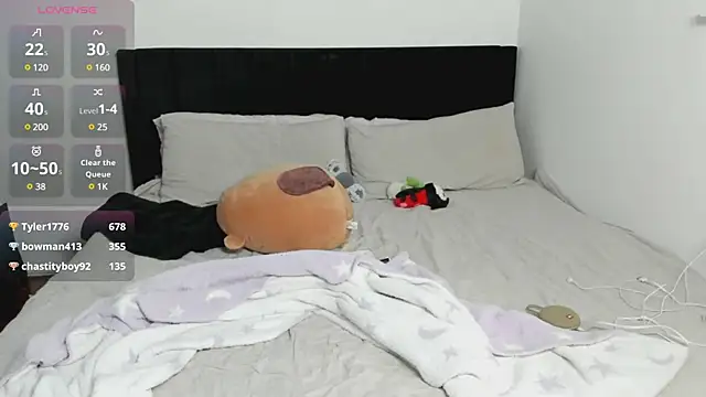 Snapshot of LiloshRoxy chatting on 02-15-25, 02:04 LiloshRoxy online show from 02-15-25, 02:04