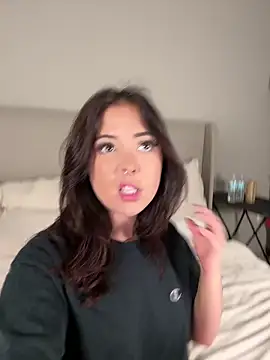 Snapshot of LiloshRoxy chatting on 09-17-25, 03:08 LiloshRoxy online show from 09-17-25, 03:08