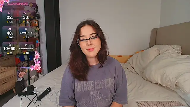 Snapshot of LiloshRoxy chatting on 11-06-25, 01:17 LiloshRoxy online show from 11-06-25, 01:17