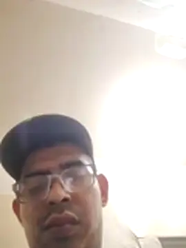 Snapshot of Ernestomh chatting on 06-19-26, 06:51 Ernestomh online show from 06-19-26, 06:51