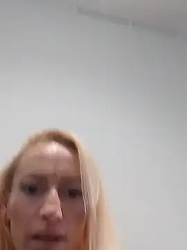 Snapshot of Malessia12 chatting on 01-22-25, 04:13 Malessia12 online show from 01-22-25, 04:13