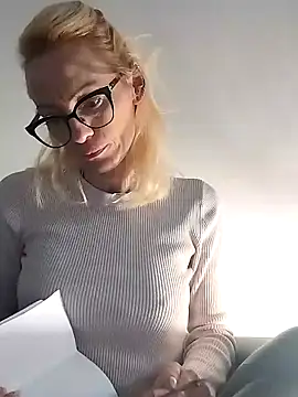 Snapshot of Malessia12 chatting on 01-23-25, 03:05 Malessia12 online show from 01-23-25, 03:05