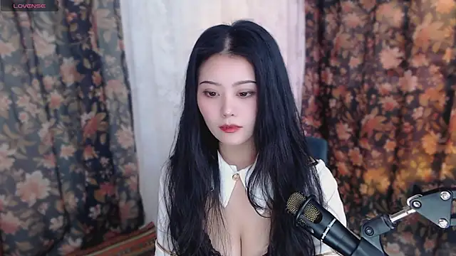 Snapshot of cat-lady-6688 chatting on 02-27-25, 10:26 cat-lady-6688 online show from 02-27-25, 10:26