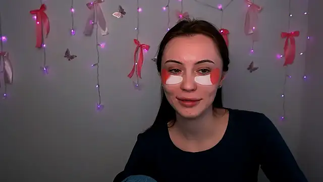 Snapshot of Nikonara_Love chatting on 02-23-26, 01:19 Nikonara Love online show from 02-23-26, 01:19