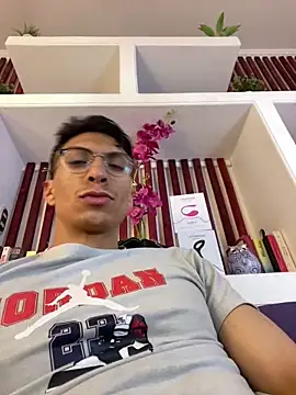 Snapshot of ApoloCruz chatting on 03-06-26, 03:47 ApoloCruz online show from 03-06-26, 03:47