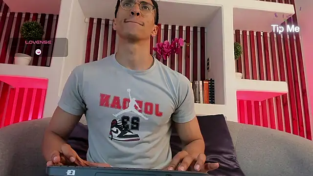 Snapshot of ApoloCruz chatting on 03-14-26, 04:07 ApoloCruz online show from 03-14-26, 04:07