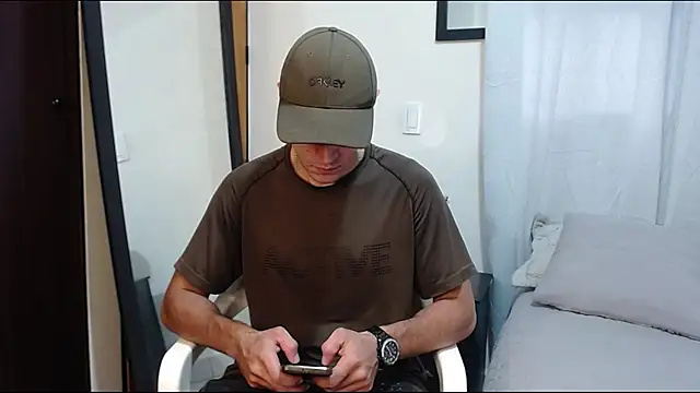 Snapshot of Frank_Millers chatting on 02-13-26, 04:25 Frank Millers online show from 02-13-26, 04:25