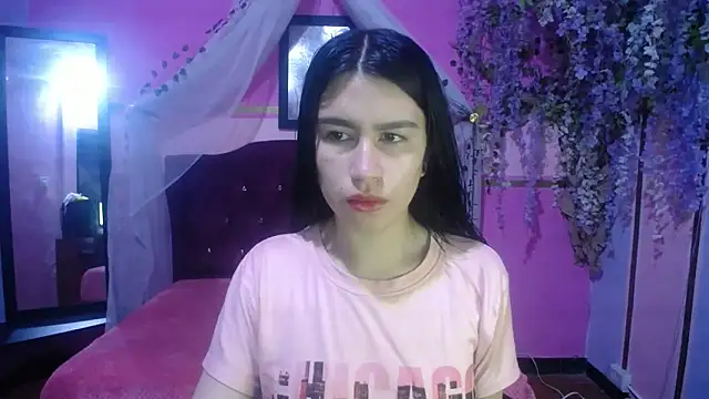 Snapshot of GraceSquirtExtrem chatting on 03-18-25, 11:30 GraceSquirtExtrem online show from 03-18-25, 11:30