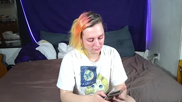 Snapshot of Evelan420 chatting on 10-13-25, 06:19 Evelan420 online show from 10-13-25, 06:19