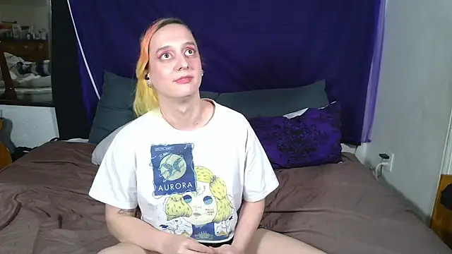 Snapshot of Evelan420 chatting on 10-14-25, 08:20 Evelan420 online show from 10-14-25, 08:20