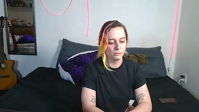 Snapshot of Evelan420 chatting on 10-17-25, 10:23 Evelan420 online show from 10-17-25, 10:23