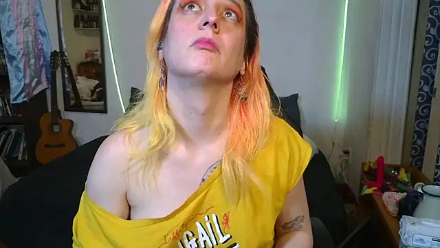 Snapshot of Evelan420 chatting on 10-22-25, 06:18 Evelan420 online show from 10-22-25, 06:18