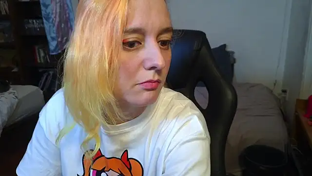 Snapshot of Evelan420 chatting on 10-27-25, 08:46 Evelan420 online show from 10-27-25, 08:46