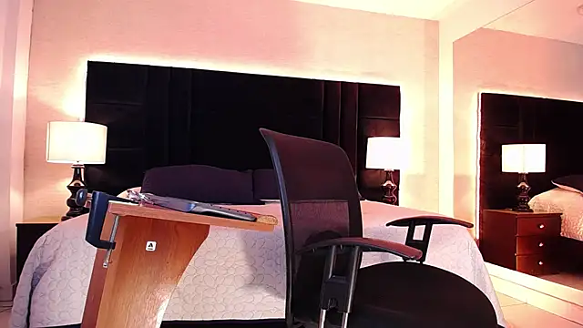 Simon Basset online show from 03-21-25, 11:23