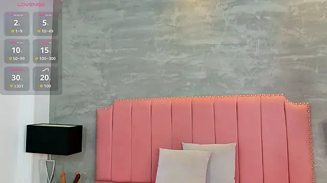 Snapshot of Alaia_Colins chatting on 03-18-26, 12:47 Alaia Colins online show from 03-18-26, 12:47