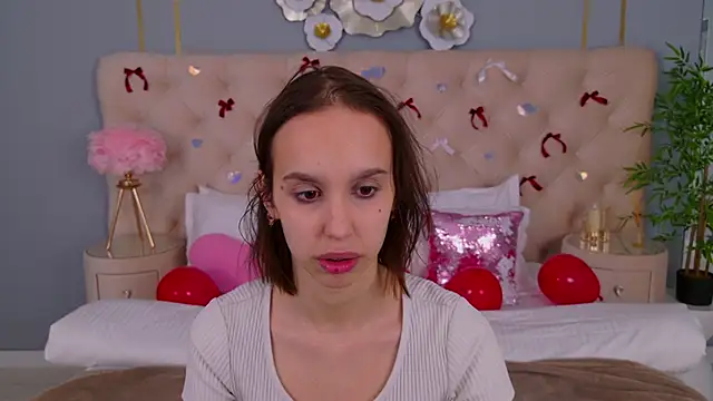 SandraTucker online show from 02-09-26, 02:48