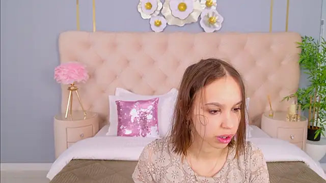 Snapshot of SandraTucker chatting on 03-21-26, 02:49 SandraTucker online show from 03-21-26, 02:49