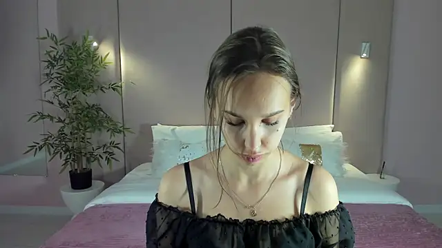 SandraTucker online show from 06-09-26, 02:34