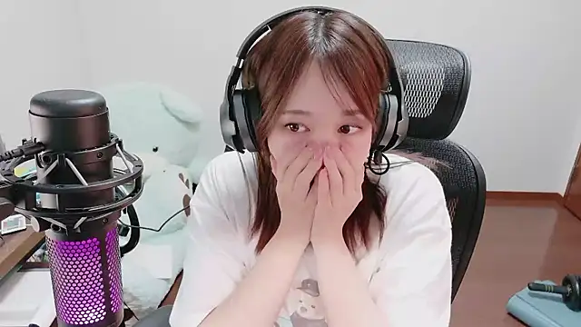 Snapshot of mio7635 chatting on 07-14-26, 12:11 mio7635 online show from 07-14-26, 12:11