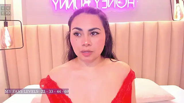 Naomymonroe  online show from 10-17-25, 09:50