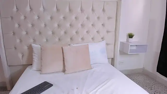 Snapshot of bella_bloomg chatting on 03-18-25, 07:31 bella bloomg online show from 03-18-25, 07:31