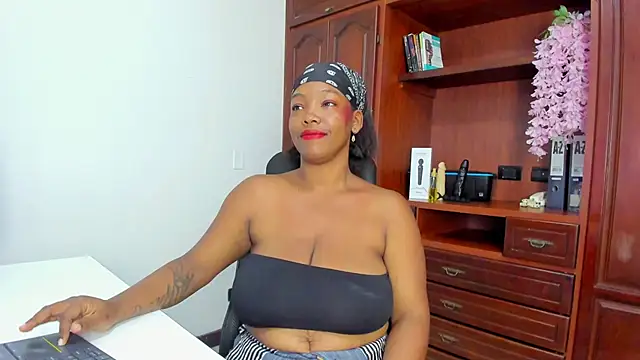 ValkiriaContee online show from 09-15-25, 08:20