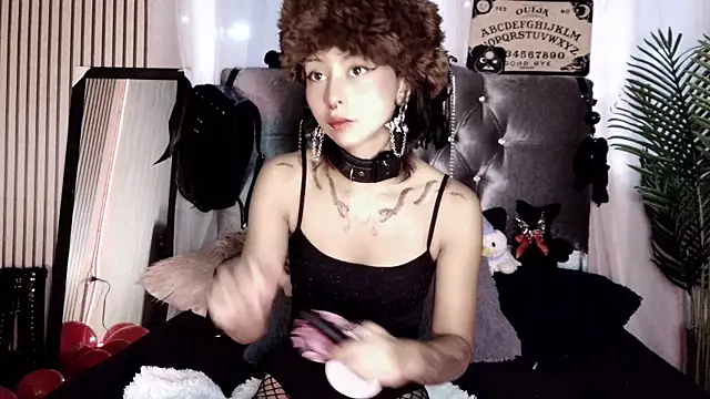 Snapshot of verhona_vlad chatting on 02-17-25, 12:38 verhona vlad online show from 02-17-25, 12:38