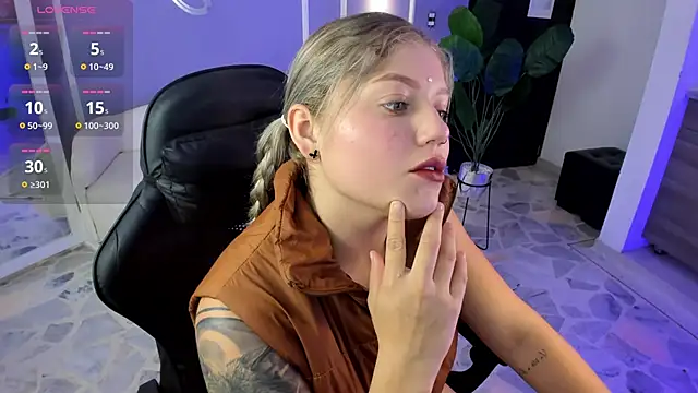 alaia greyy online show from 09-18-25, 01:02