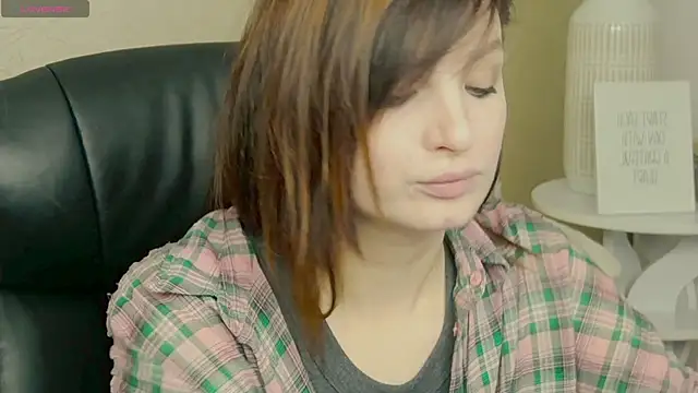 BritneyBarker online show from 11-22-25, 09:30