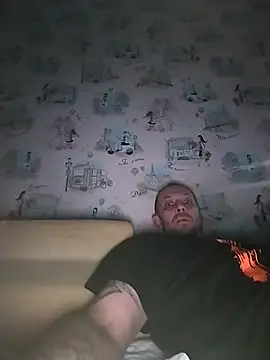 Snapshot of MaxDevilWhite chatting on 12-19-25, 07:32 MaxDevilWhite online show from 12-19-25, 07:32